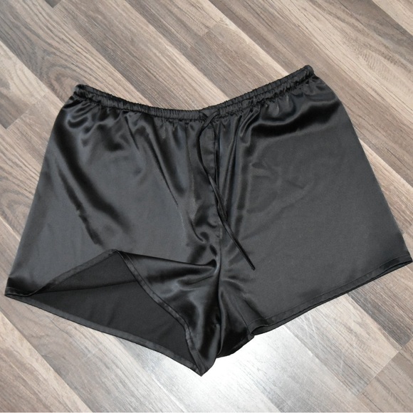 NA-KD fashion satin high waisted shorts pull-on tie waist womans Large black pj - Picture 1 of 4